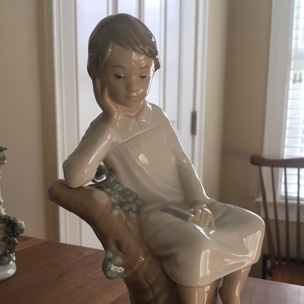 ****SOLD*****LLADRO FIGURINE 4876 THINKING BOY